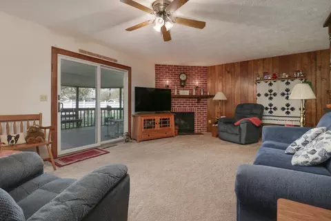 Living - 34 Pembrook Cir, Bloomington, IL 61704 photo 4 of 4
