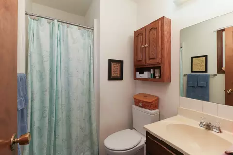 Bath - 34 Pembrook Cir, Bloomington, IL 61704 photo 1 of 2