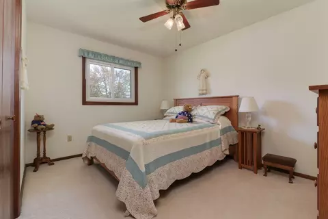 Bedroom - 34 Pembrook Cir, Bloomington, IL 61704 photo 4 of 5