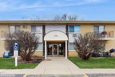 5730 Concord Ln #6, Clarendon Hills, IL 60514