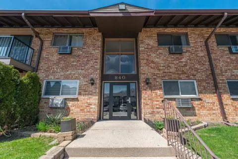 840 E Old Willow Rd #213, Prospect Heights, IL 60070