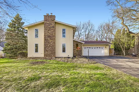 6312 Walkup Ln, Crystal Lake, IL 60012
