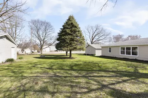 Exterior - 211 Washington St, Pecatonica, IL 61063 photo 2 of 4