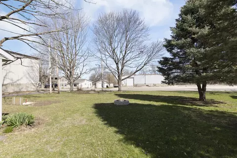 Exterior - 211 Washington St, Pecatonica, IL 61063 photo 3 of 4