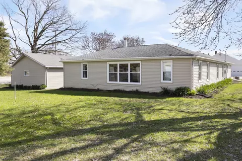 Exterior - 211 Washington St, Pecatonica, IL 61063 photo 4 of 4