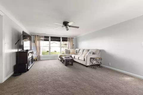 Living - 211 Washington St, Pecatonica, IL 61063 photo 2 of 3