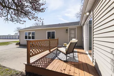 Exterior - 211 Washington St, Pecatonica, IL 61063 photo 1 of 4
