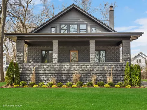 323 E Lincoln Ave, Wheaton, IL 60187 photo 2