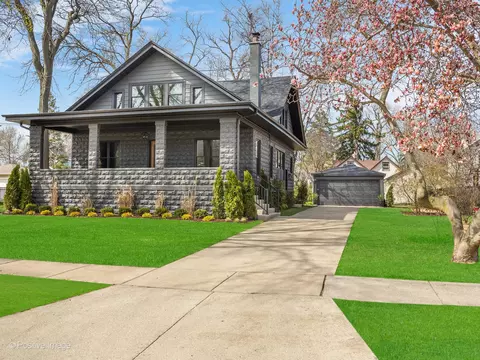 323 E Lincoln Ave, Wheaton, IL 60187