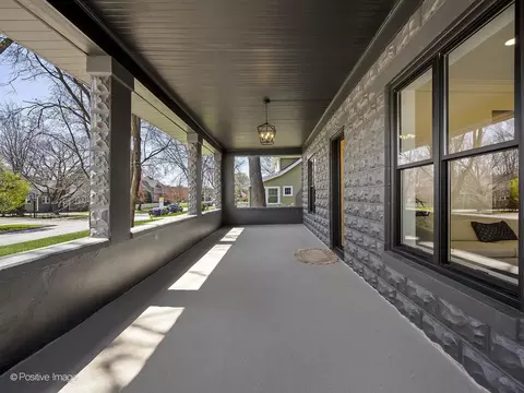 323 E Lincoln Ave, Wheaton, IL 60187 photo 3