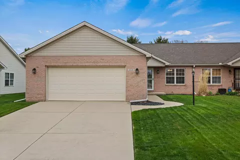 1318 Ridge Pointe Dr, Monticello, IL 61856