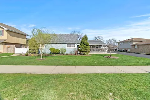 7611 S 78th Ct, Bridgeview, IL 60455