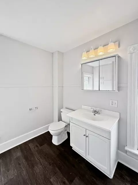 Bath - 732 S 14th Ave, Freeport, IL 61032 photo 4 of 4