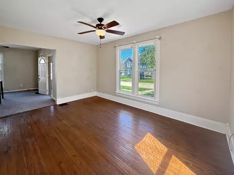 Living - 732 S 14th Ave, Freeport, IL 61032 photo 3 of 5