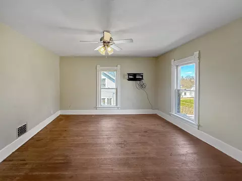 Living - 732 S 14th Ave, Freeport, IL 61032 photo 4 of 5
