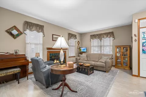 1365 Amaranth Dr, Naperville, IL 60564 photo 5