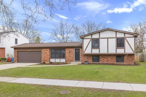 4123 W End Rd, Downers Grove, IL 60515