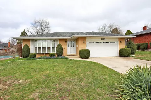 4607 Magnolia Dr, Rolling Meadows, IL 60008