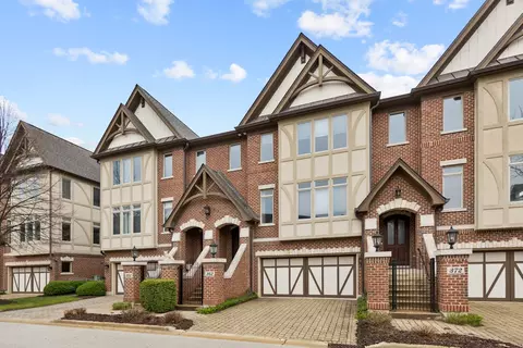 362 Brownstone Dr #362, Saint Charles, IL 60174
