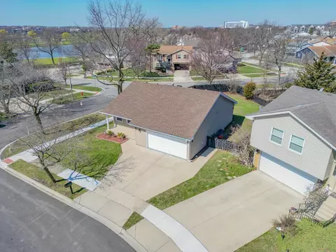 View/Area - 1972 Crescent Ln, Hoffman Estates, IL 60169 photo 11 of 16