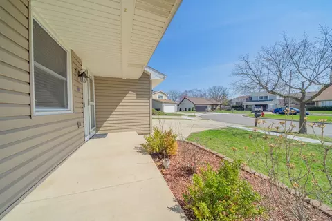 Exterior - 1972 Crescent Ln, Hoffman Estates, IL 60169 photo 9 of 12