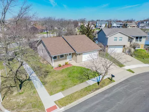 View/Area - 1972 Crescent Ln, Hoffman Estates, IL 60169 photo 13 of 16