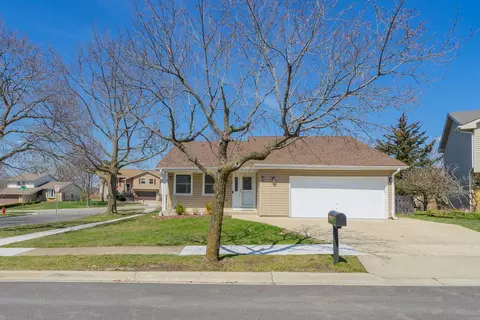 Exterior - 1972 Crescent Ln, Hoffman Estates, IL 60169 photo 12 of 12
