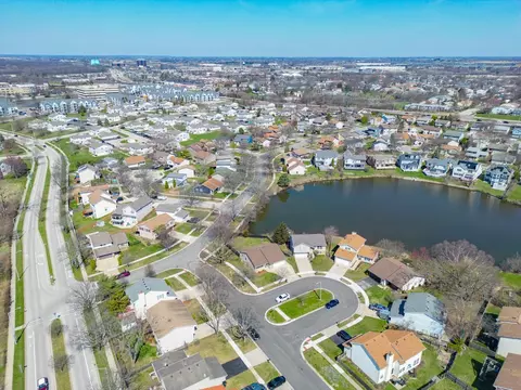 View/Area - 1972 Crescent Ln, Hoffman Estates, IL 60169 photo 7 of 16