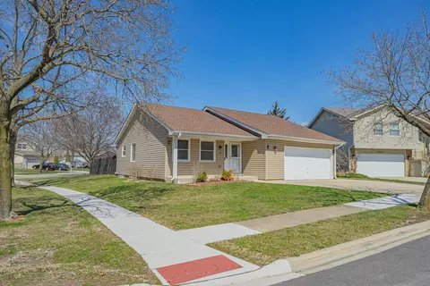 Exterior - 1972 Crescent Ln, Hoffman Estates, IL 60169 photo 3 of 12