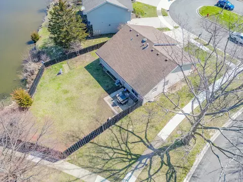 View/Area - 1972 Crescent Ln, Hoffman Estates, IL 60169 photo 4 of 16