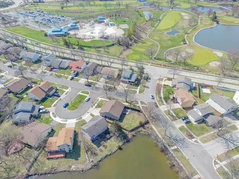 View/Area - 1972 Crescent Ln, Hoffman Estates, IL 60169 photo 6 of 16