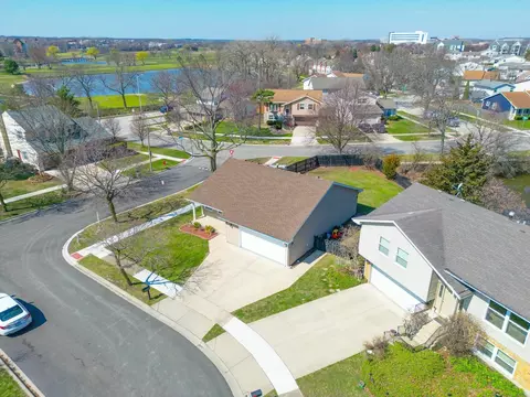 View/Area - 1972 Crescent Ln, Hoffman Estates, IL 60169 photo 8 of 16