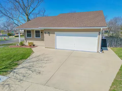 Exterior - 1972 Crescent Ln, Hoffman Estates, IL 60169 photo 10 of 12