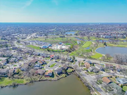 View/Area - 1972 Crescent Ln, Hoffman Estates, IL 60169 photo 10 of 16