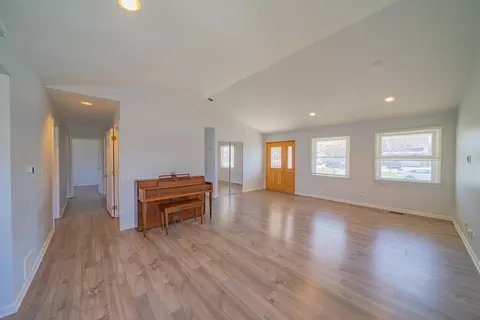Living - 1972 Crescent Ln, Hoffman Estates, IL 60169 photo 2 of 4