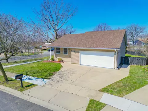 View/Area - 1972 Crescent Ln, Hoffman Estates, IL 60169 photo 12 of 16