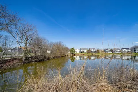 View/Area - 1972 Crescent Ln, Hoffman Estates, IL 60169 photo 2 of 16