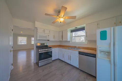 Kitchen - 1972 Crescent Ln, Hoffman Estates, IL 60169 photo 1 of 4