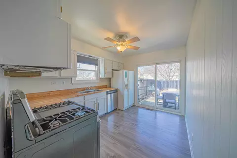 Kitchen - 1972 Crescent Ln, Hoffman Estates, IL 60169 photo 4 of 4