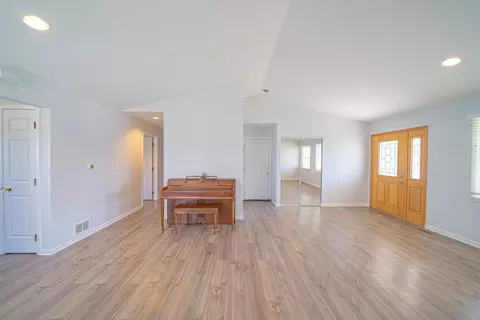 Living - 1972 Crescent Ln, Hoffman Estates, IL 60169 photo 4 of 4