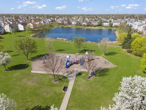 311 Berkeley Dr, Bolingbrook, IL 60440 photo 9