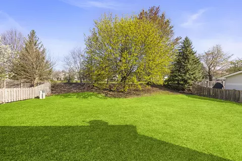 311 Berkeley Dr, Bolingbrook, IL 60440 photo 2