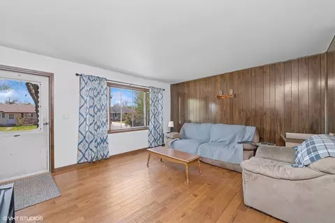 Living - 706 University St, Harvard, IL 60033 photo 1 of 3