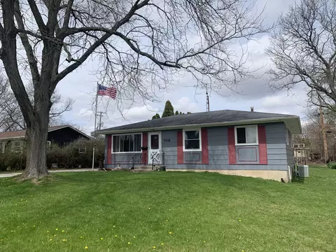 Exterior - 706 University St, Harvard, IL 60033 photo 3 of 3