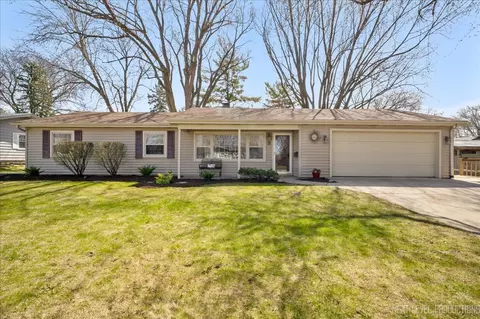 3 Candlewick Ct, North Aurora, IL 60542
