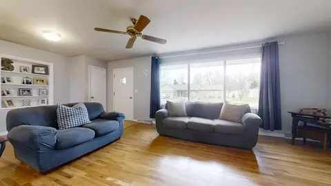 104 E Newton St, Mansfield, IL 61854 photo 9