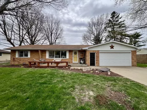 104 E Newton St, Mansfield, IL 61854 photo 2