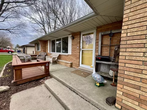 104 E Newton St, Mansfield, IL 61854 photo 4