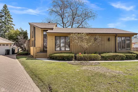 9323 Olcott Ave, Morton Grove, IL 60053