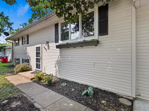 1407 Centennial Dr, Champaign, IL 61821 photo 3